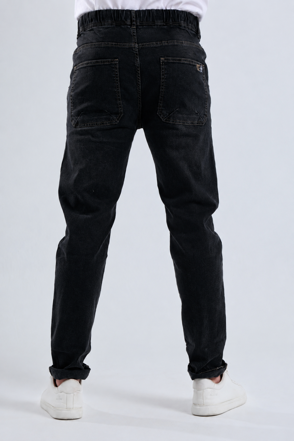 Men's Relaxed-Fit Jeans with Elastic Waistband and Reinforced Back Pocket (L202)