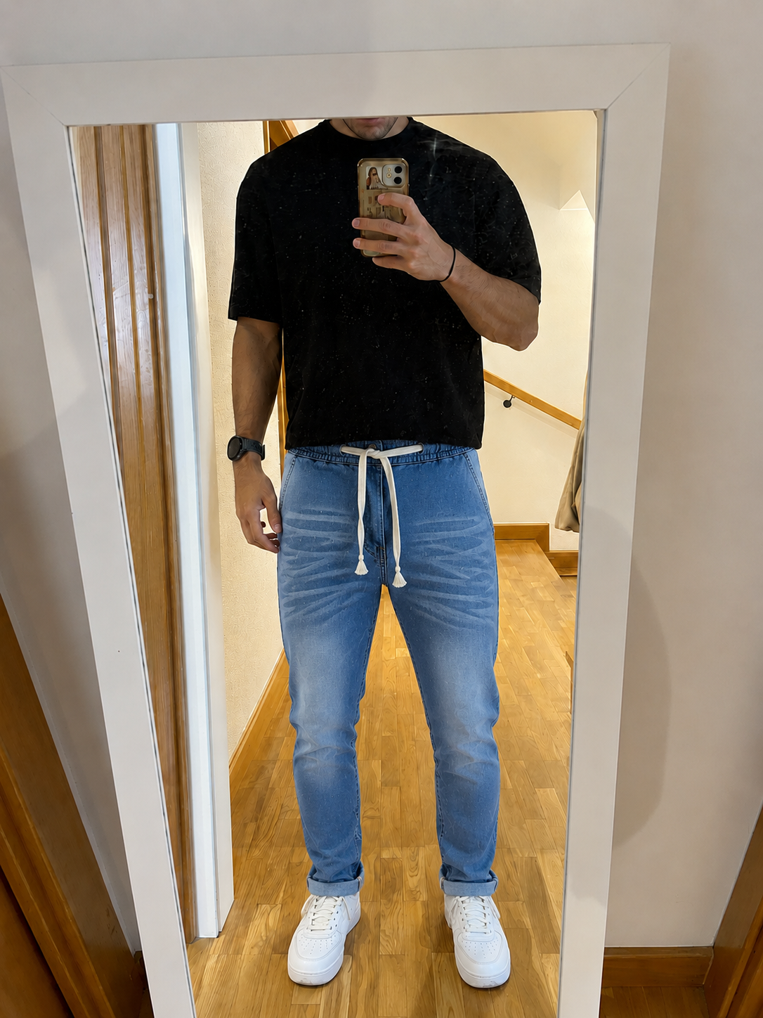 Men's Relaxed-Fit Jeans with Elastic Waistband and Reinforced Back Pocket (L202)