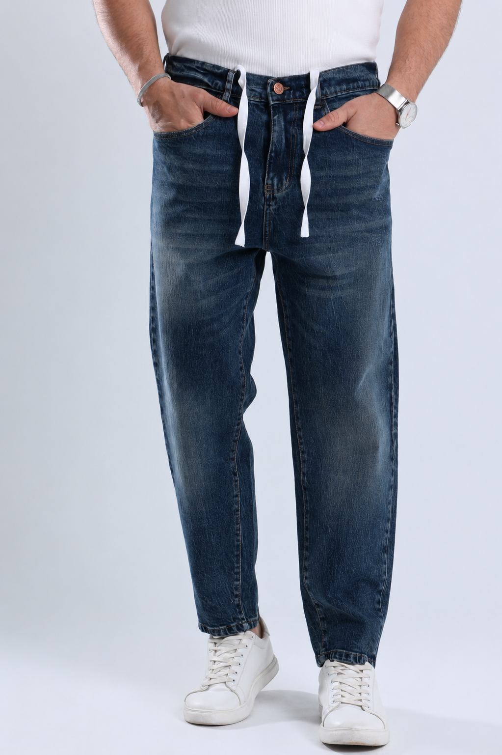 Wide-Leg Jeans with Back Pocket Detail (L200)