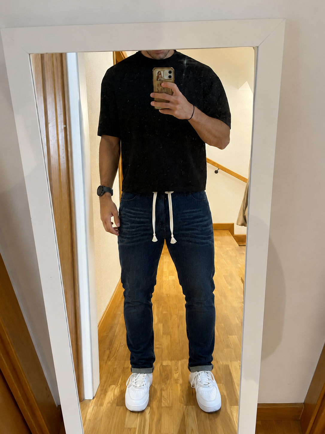 Men's Relaxed-Fit Jeans with Elastic Waistband and Reinforced Back Pocket (L202)